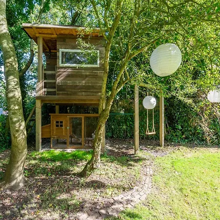 Eureka 109 For 6-person With Garden Sint Maartensvlotbrug