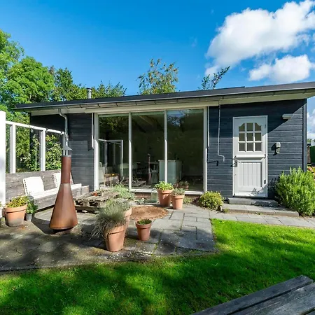 Eureka 109 For 6-person With Garden *