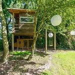 Eureka 109 For 6-person With Garden Sint Maartensvlotbrug